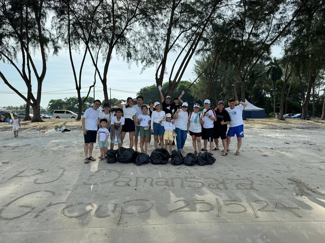 Beach clean-up group photo